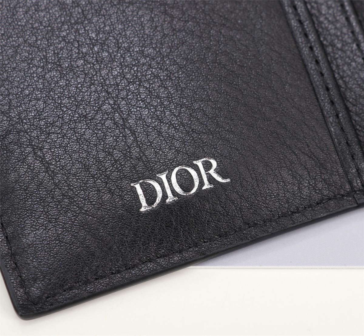 Ví nam Dior siêu cấp VNSC2810 z3816083678590 6eff177137e18d0f975b754e5eec216d 510x471 - Ví nam Dior siêu cấp VNSC2810