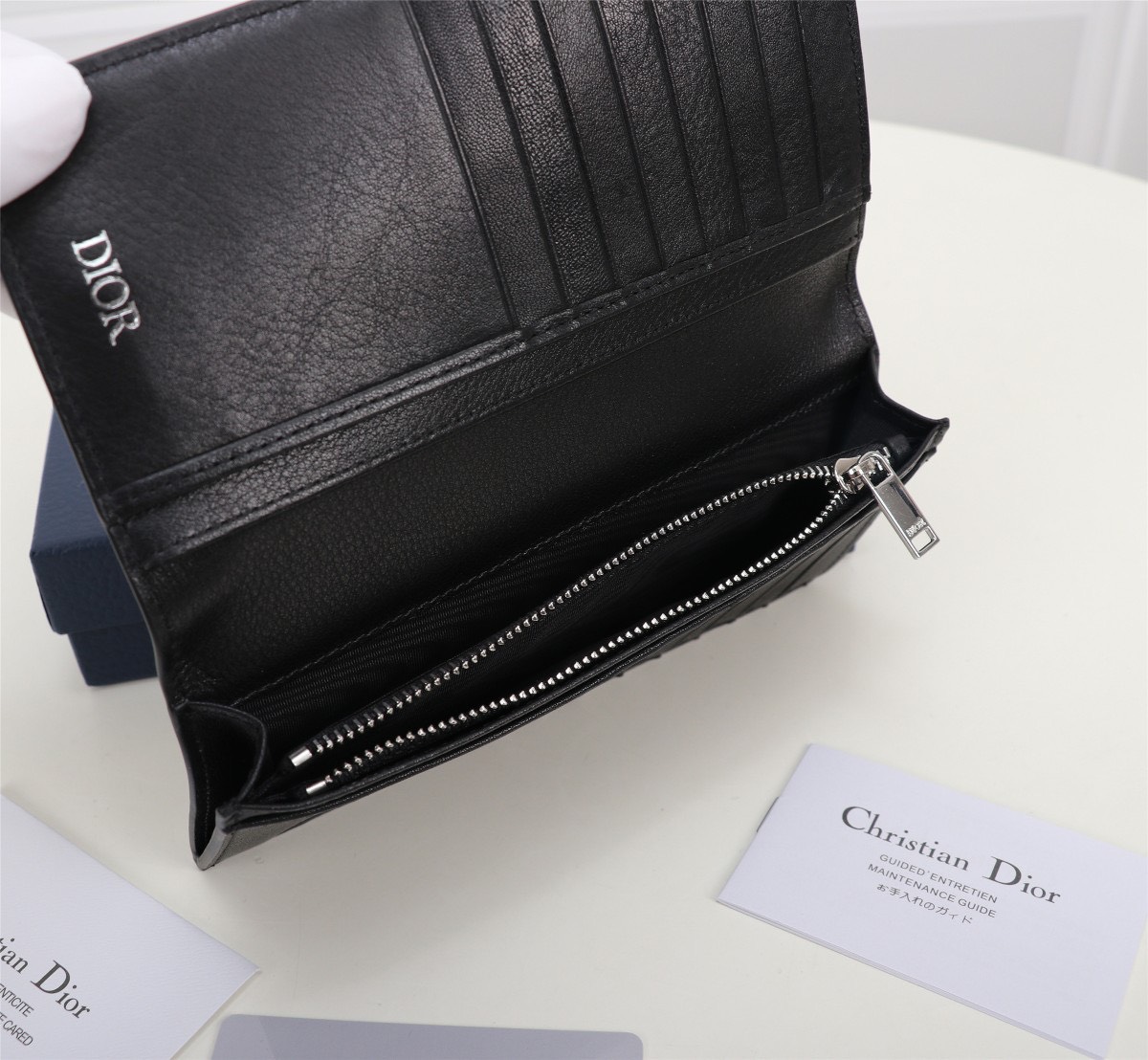Ví nam Dior siêu cấp VNSC2810 z3816083695981 55791ffa43a4051c2904955da634d294 510x471 - Ví nam Dior siêu cấp VNSC2810