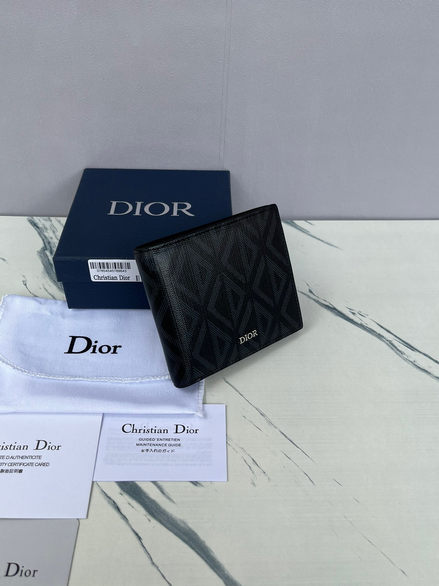 Ví nam Dior siêu cấp VNSC2812 z3816085687669 fd32037856d1999ae578f4134c89e175 510x680 - Ví nam Dior siêu cấp VNSC2812