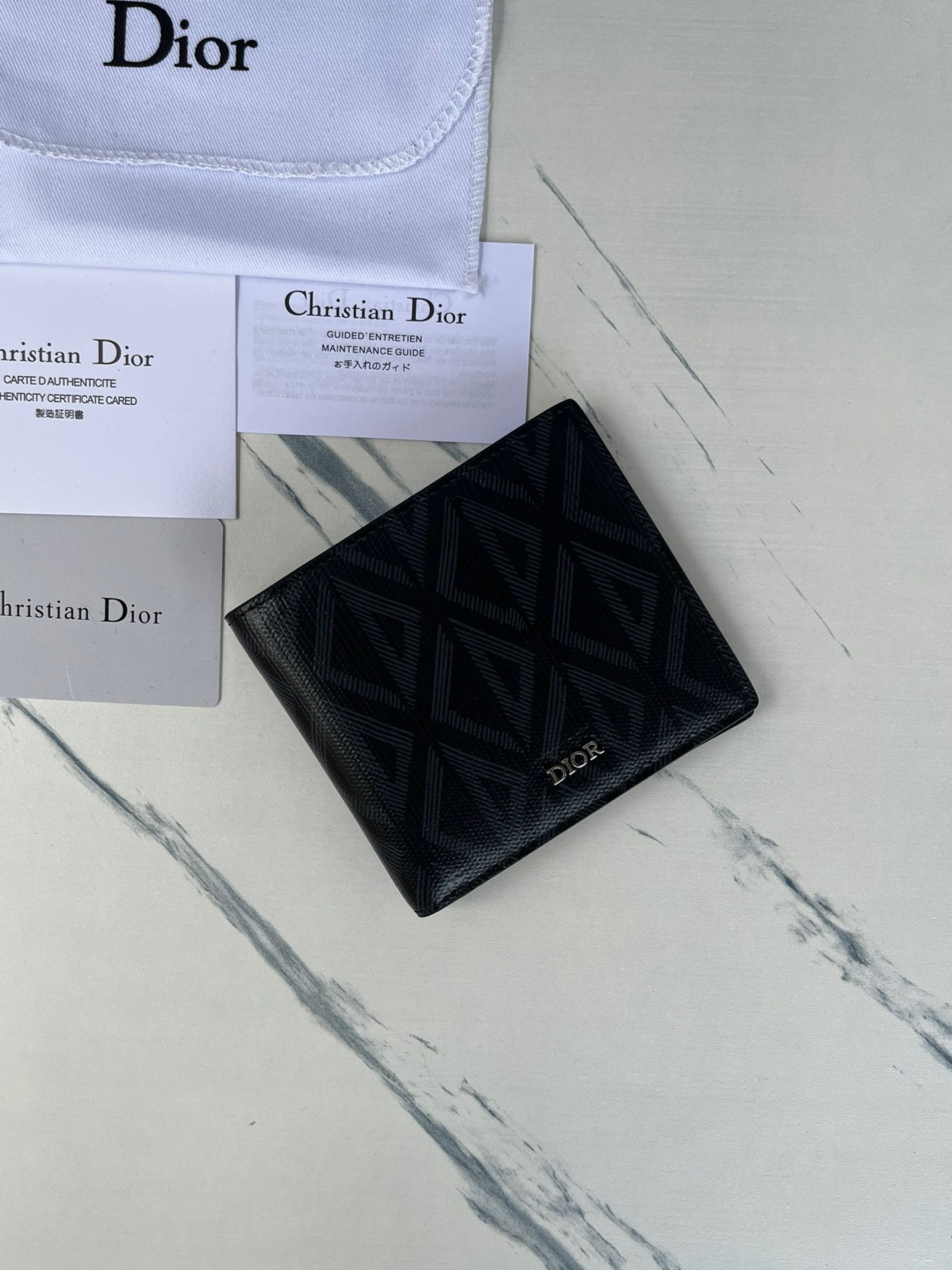 Ví nam Dior siêu cấp VNSC2812 z3816085764202 f7435eafb6896475343b7f1125c285c5 510x680 - Ví nam Dior siêu cấp VNSC2812