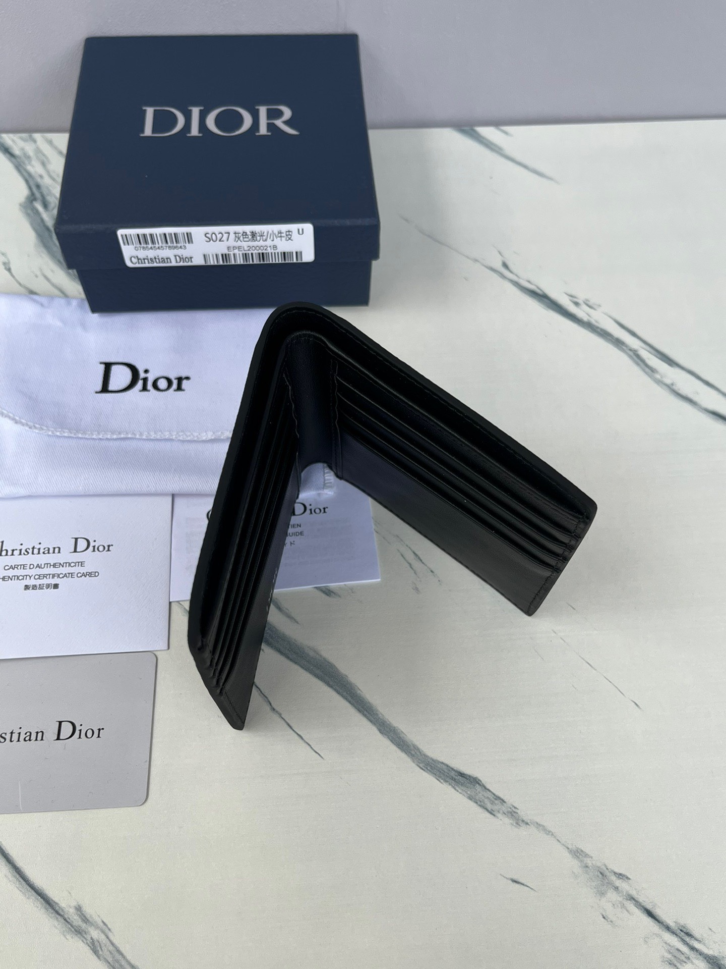 Ví nam Dior siêu cấp VNSC2812 z3816085852739 3b5511b8c50f55746f00a6cca76790c3 510x680 - Ví nam Dior siêu cấp VNSC2812