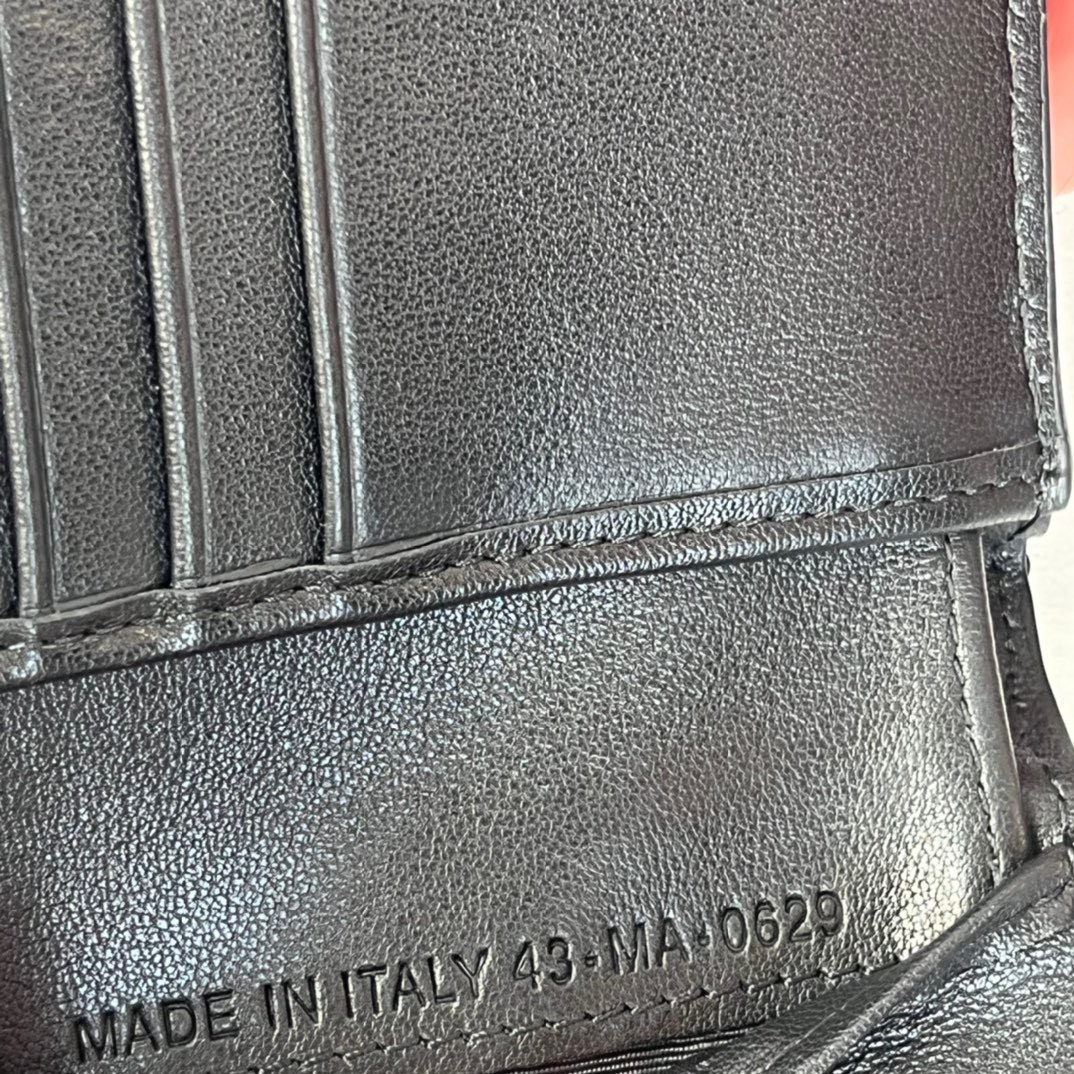 Ví nam Dior siêu cấp VNSC2812 z3816085916802 333ff27eb81b8145f237e10c0e1c5ea7 510x510 - Ví nam Dior siêu cấp VNSC2812
