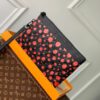 z4073202896044 85041fb30a17c2d966ef2a4e83dde870 1 100x100 - Ví nam Louis Vuitton Siêu Cấp TXNLV3009