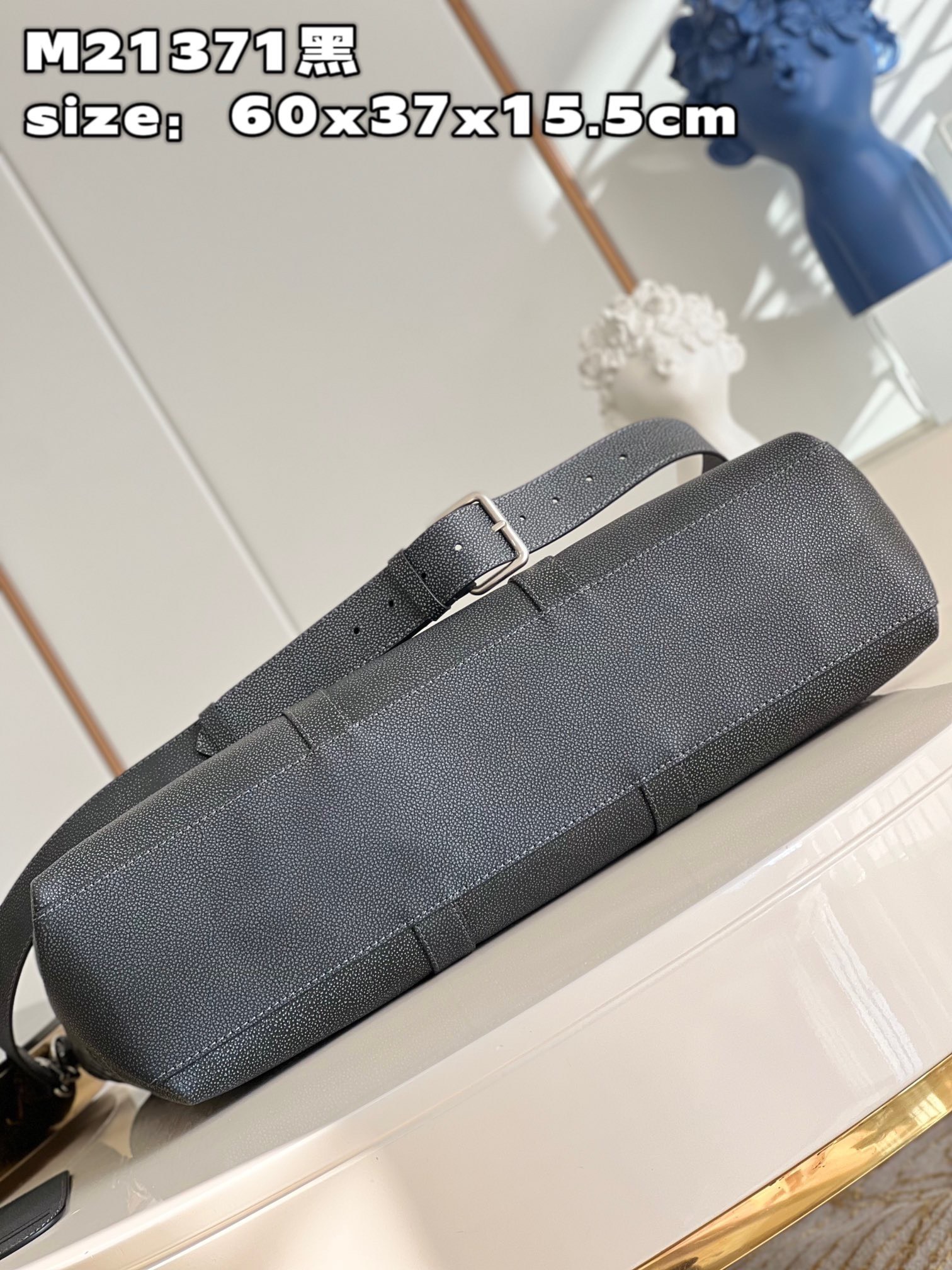 Túi xách nam Louis Vuitton Siêu Cấp TXNLV3020 z4100660709698 9ef0d5b7565fccd0140a8259a685914d 510x680 - Túi xách nam Louis Vuitton Siêu Cấp TXNLV3020