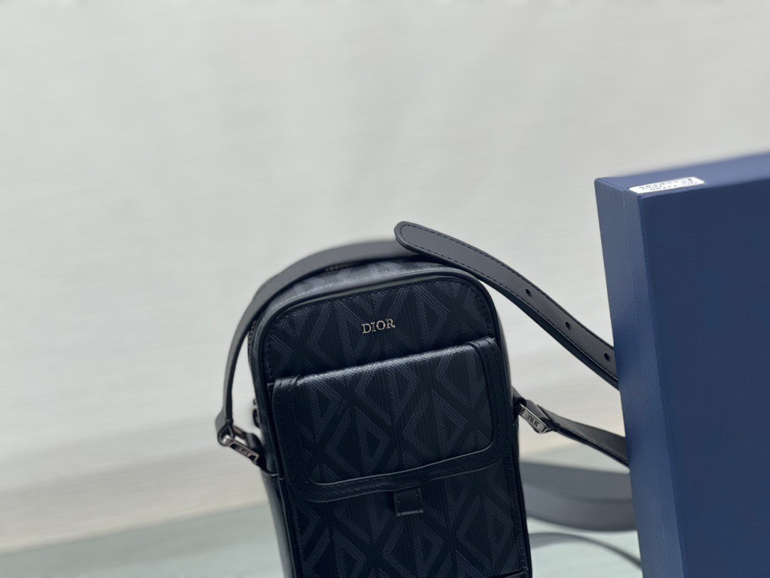 Túi xách nam Dior siêu cấp TXSC3046 z4134577354909 9d2939b7d639221381a759eca82a7532 510x383 - Túi xách nam Dior siêu cấp TXSC3046
