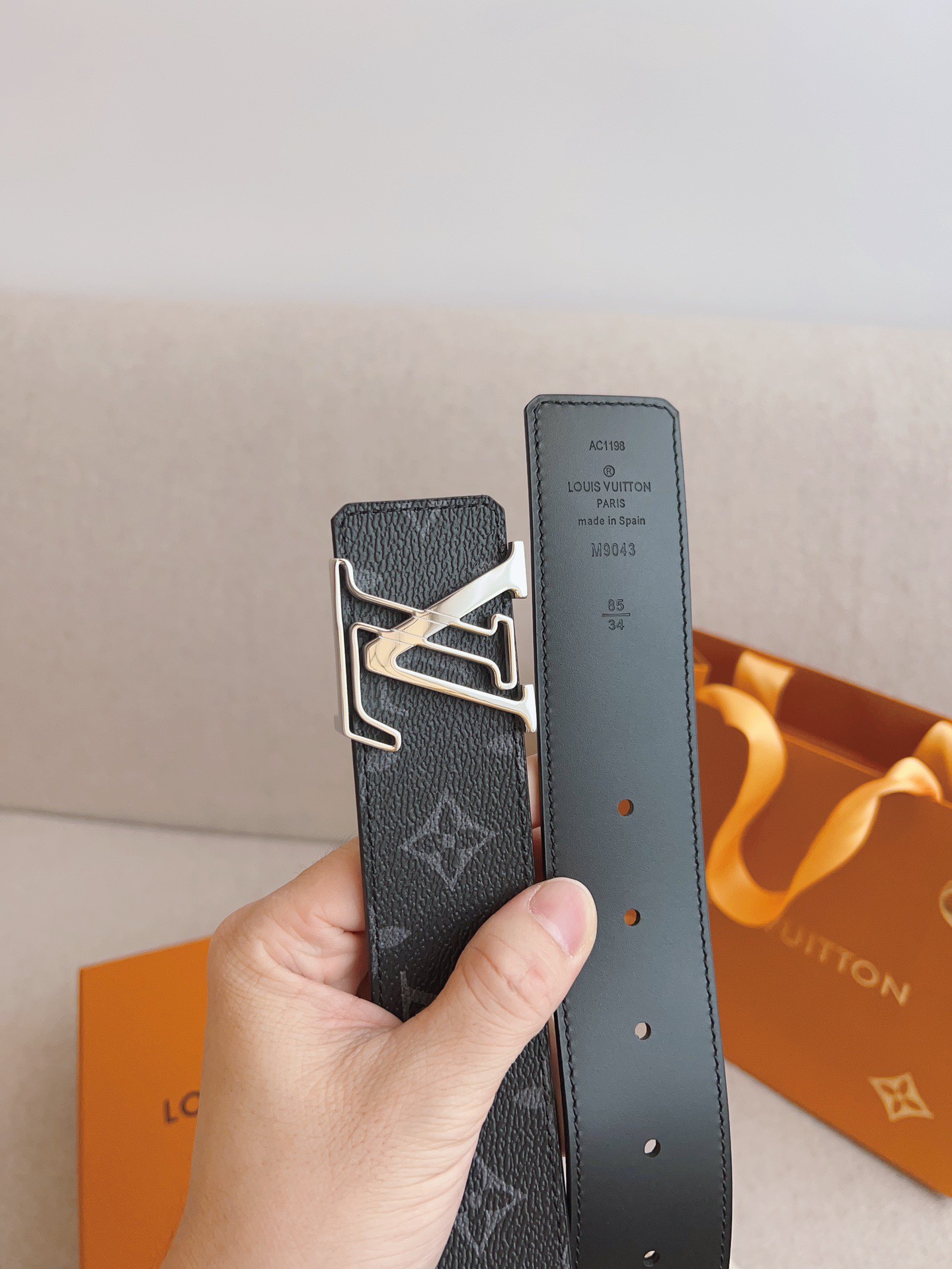 Thắt lưng nam Louis Vuitton siêu cấp TLSC3048 z4144365233086 c35d453a59264de1c9b2c29c5700937a 510x680 - Thắt lưng nam Louis Vuitton siêu cấp TLSC3048