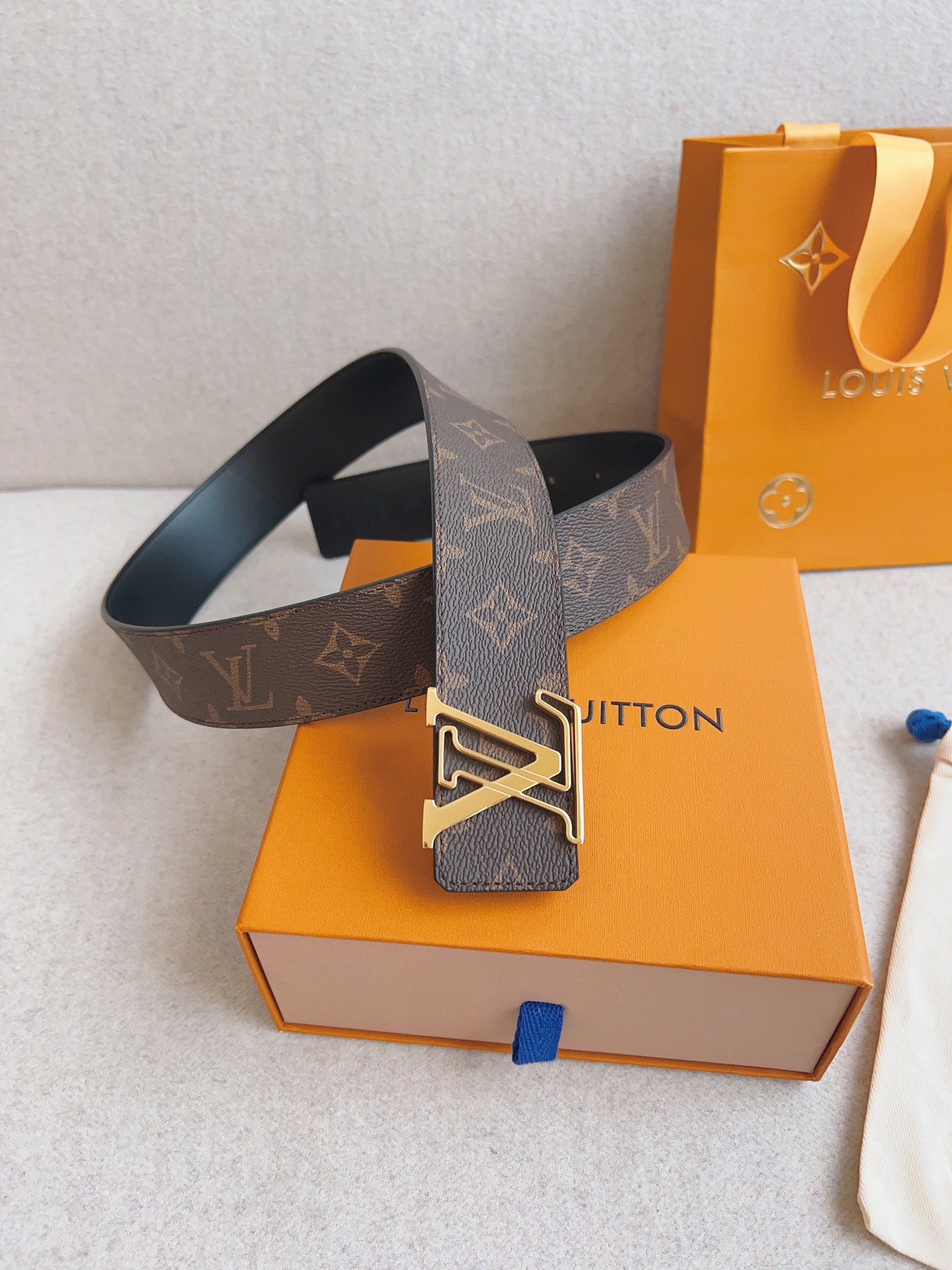 Thắt lưng nam Louis Vuitton siêu cấp TLSC3049 z4144366860373 f99221379ade0fb2467f014b60672e34 510x680 - Thắt lưng nam Louis Vuitton siêu cấp TLSC3049