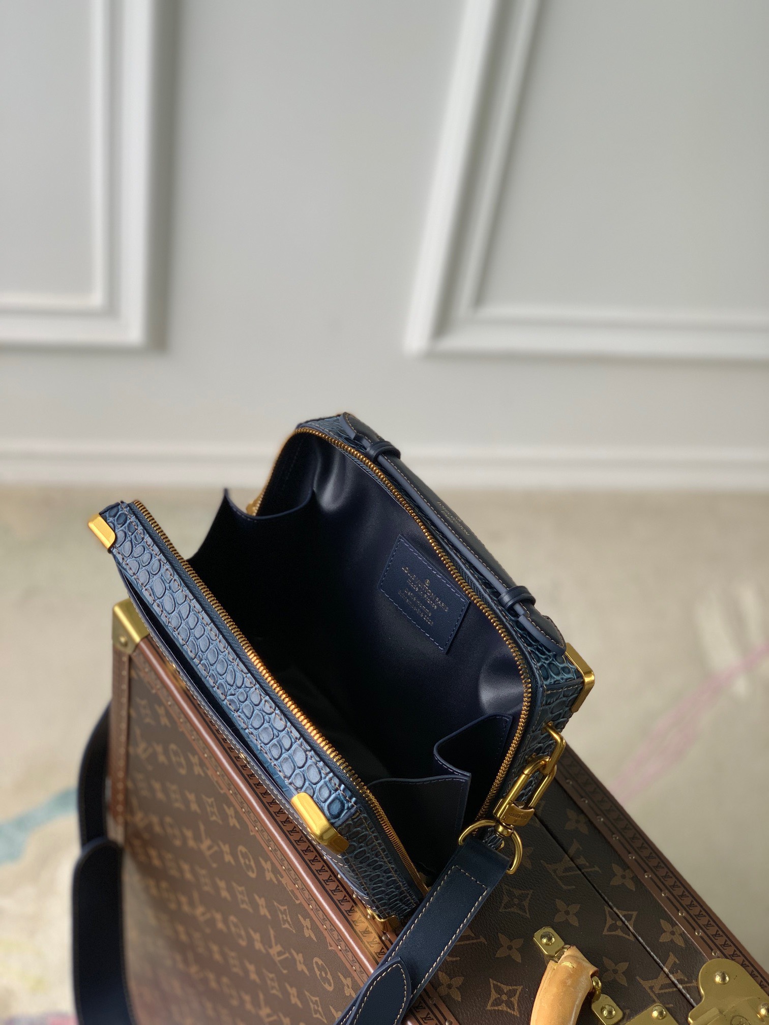 Túi xách nam Louis Vuitton Siêu Cấp TXNLV3089 z4196256870386 581b9eb1194ee32b4acc0fe82d8324a3 510x680 - Túi xách nam Louis Vuitton Siêu Cấp TXNLV3089