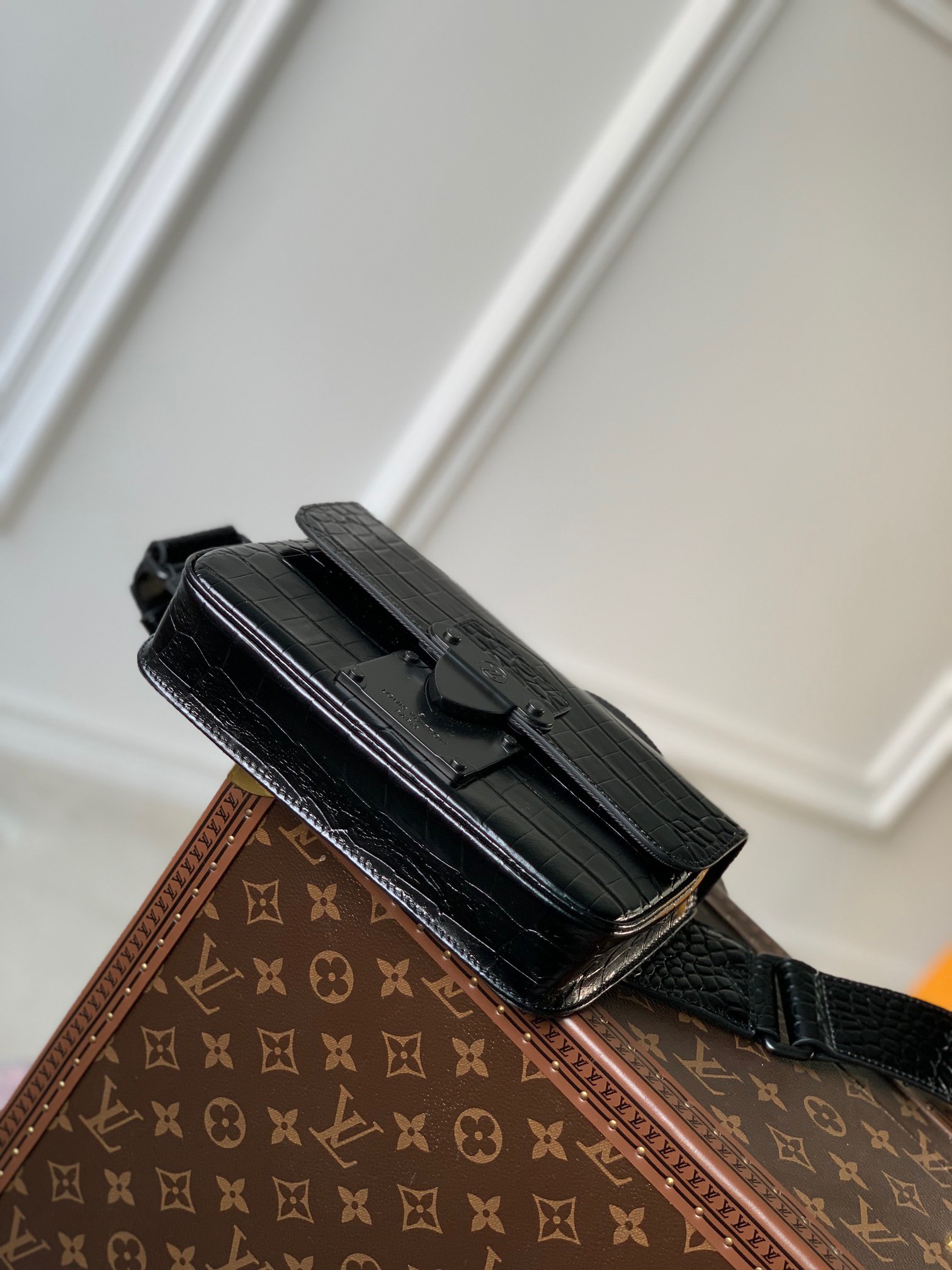 Túi xách nam Louis Vuitton Siêu Cấp TXNLV3090 z4199983076891 129dd8eb74f5a967e698a33589f755b9 510x680 - Túi xách nam Louis Vuitton Siêu Cấp TXNLV3090