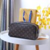 z4273750493729 d8ef52f3aee324f953061b87ad3bd04c 100x100 - Ví nam Louis Vuitton Siêu Cấp TXNLV3144