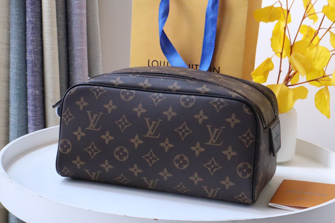 Ví nam Louis Vuitton Siêu Cấp TXNLV3143 z4273750501959 58b4eb80b9313361e27a4ba8a85254e7 510x340 - Ví nam Louis Vuitton Siêu Cấp TXNLV3143
