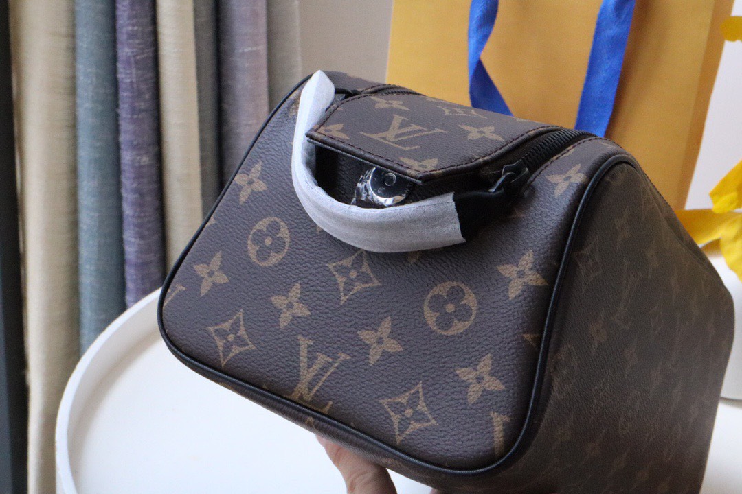 Ví nam Louis Vuitton Siêu Cấp TXNLV3143 z4273750524152 ed495eefc063712d0905c29af8611296 510x340 - Ví nam Louis Vuitton Siêu Cấp TXNLV3143