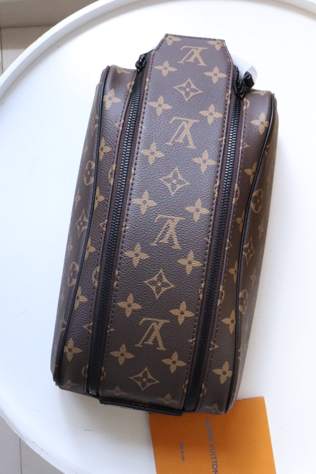 Ví nam Louis Vuitton Siêu Cấp TXNLV3143 z4273750528225 1c633c862517e5ae2a651c4e3a811e05 510x765 - Ví nam Louis Vuitton Siêu Cấp TXNLV3143