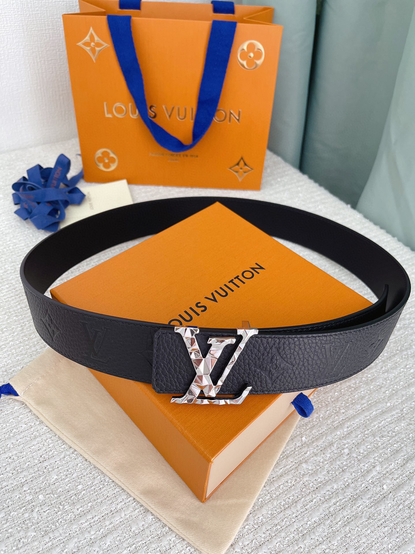 Thắt lưng nam Louis Vuitton siêu cấp TLSC3233 z4466762658180 f0e9c668bcf3d9e95a1f837ebc29b92c 510x680 - Thắt lưng nam Louis Vuitton siêu cấp TLSC3233
