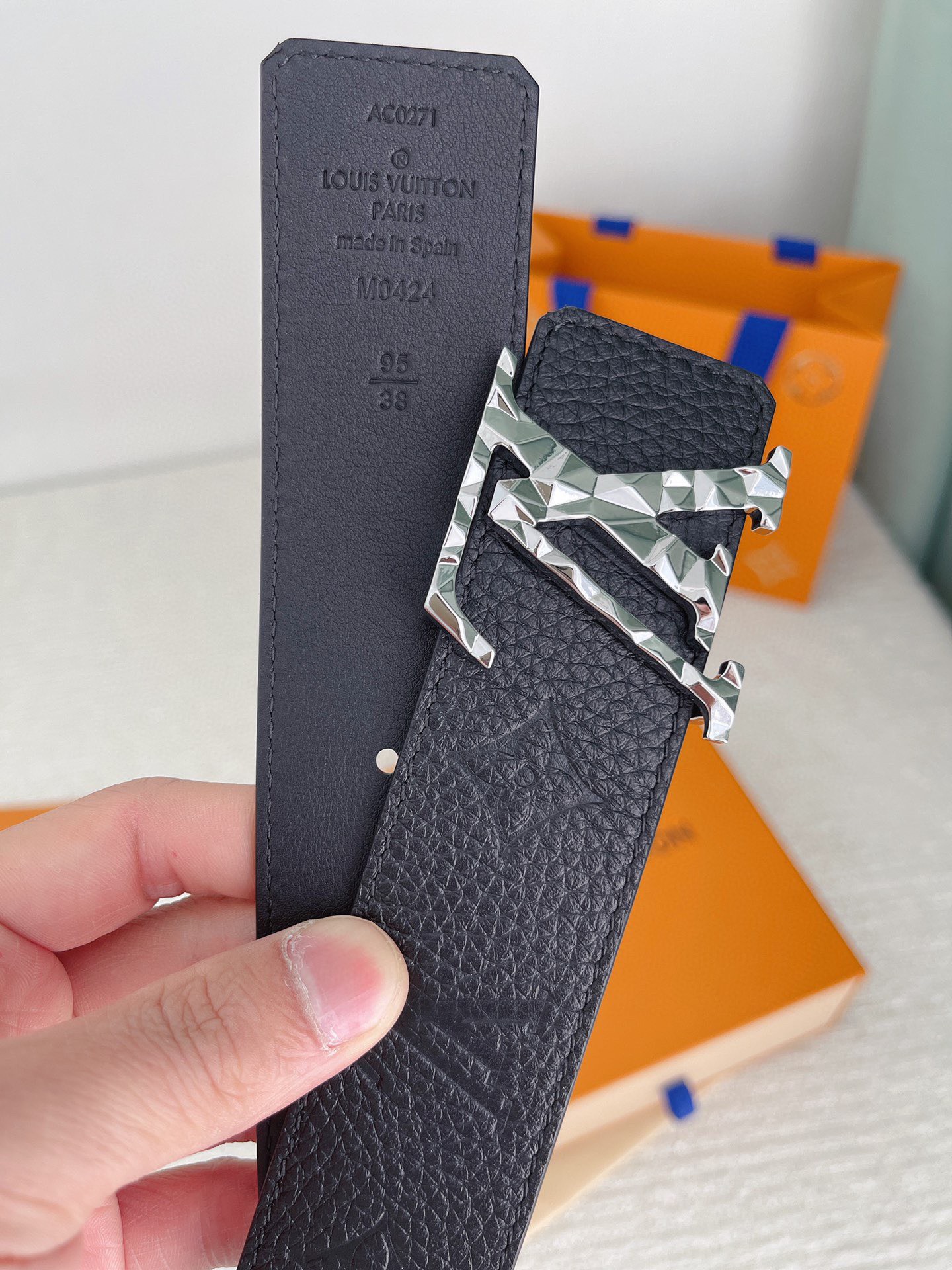Thắt lưng nam Louis Vuitton siêu cấp TLSC3233 z4466762670914 4a1bf015f3dc082caebe946c323d7f5d 510x680 - Thắt lưng nam Louis Vuitton siêu cấp TLSC3233