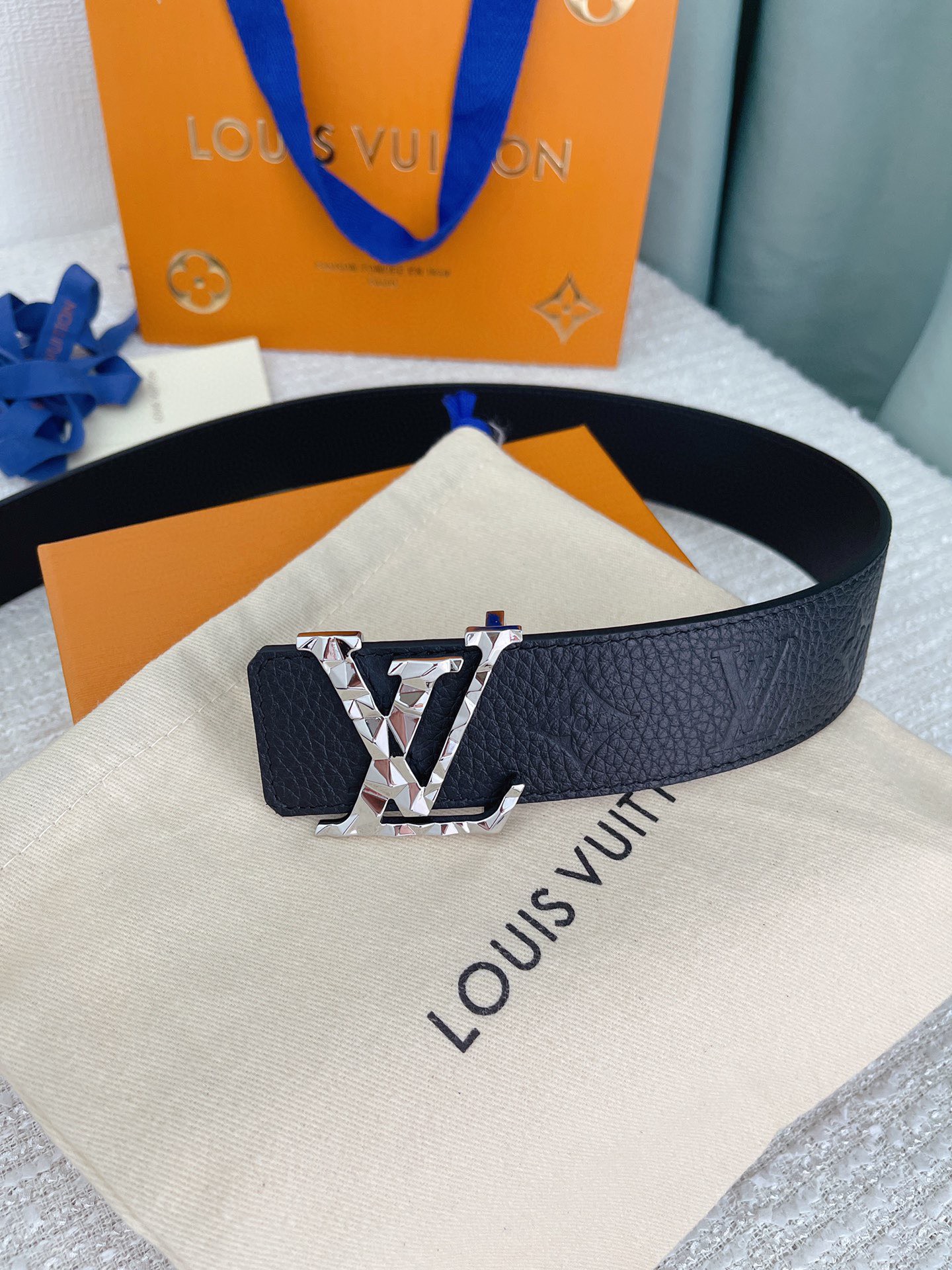 Thắt lưng nam Louis Vuitton siêu cấp TLSC3233 z4466762694209 5881c43343825fc42d08d9797bc0a868 510x680 - Thắt lưng nam Louis Vuitton siêu cấp TLSC3233