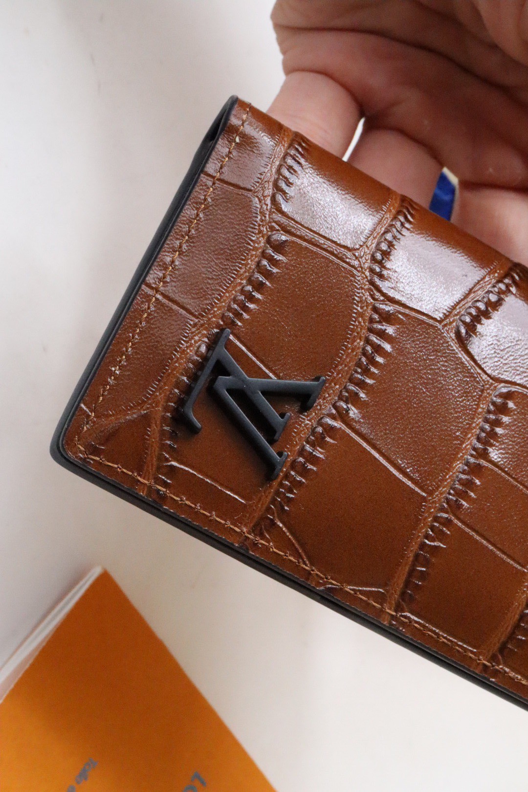 Ví nam Louis Vuitton Siêu Cấp TXNLV3281 z4631344033739 28c9e2acedb9fc35e6d74a5cf57c56a8 510x765 - Ví nam Louis Vuitton Siêu Cấp TXNLV3281