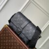 z4831439708222 89e2393539da8042e0f979369f74d66a 100x100 - Túi xách nam Louis Vuitton Siêu Cấp TXNLV3315