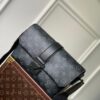 z4831440011202 728300ca2572c3464a7520102314575a 100x100 - Túi xách nam Louis Vuitton Siêu Cấp TXNLV3316