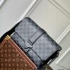 z4831440611324 e9401082c47290d63b456bc08979aeac 100x100 - Túi xách nam Louis Vuitton Siêu Cấp TXNLV3318