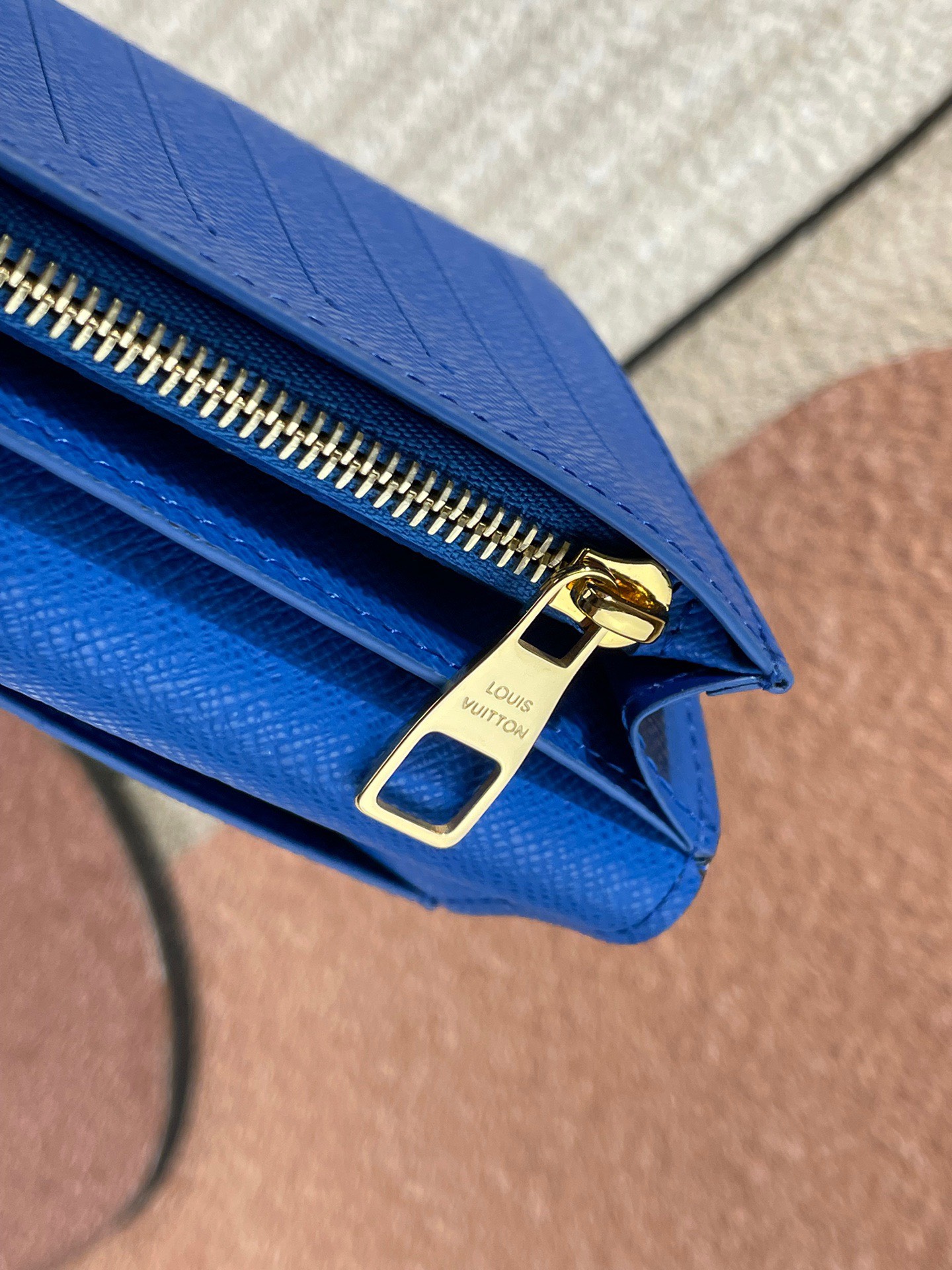 Ví nam Louis Vuitton Siêu Cấp TXNLV3349 z4951125450672 7a43e9ae67bbc1455f3a73601fad0809 510x680 - Ví nam Louis Vuitton Siêu Cấp TXNLV3349