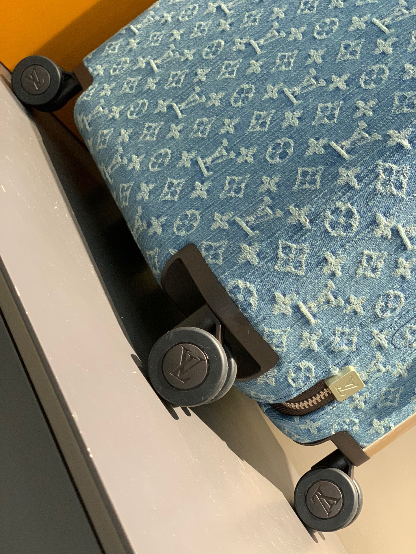 Vali Louis Vuitton siêu cấp VLLV3366 z5033341180548 cf8f3c394df315016455e87da4dd5ff7 510x680 - Vali Louis Vuitton siêu cấp VLLV3366